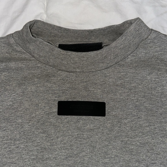 Fear of God Essentials Light Heather Grey T-Shirt. - Picture 2 of 5
